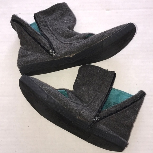 Xhilaration Flannel Boots - Picture 6 of 10